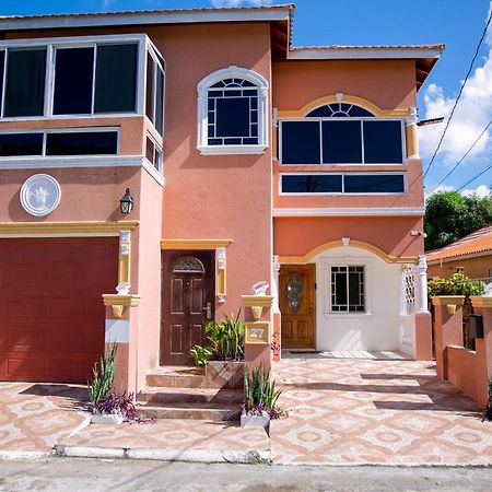 Royal Vybez Vacation Homes Spanish Town Εξωτερικό φωτογραφία