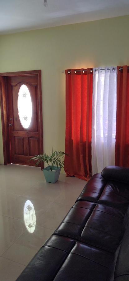 Royal Vybez Vacation Homes Spanish Town Εξωτερικό φωτογραφία